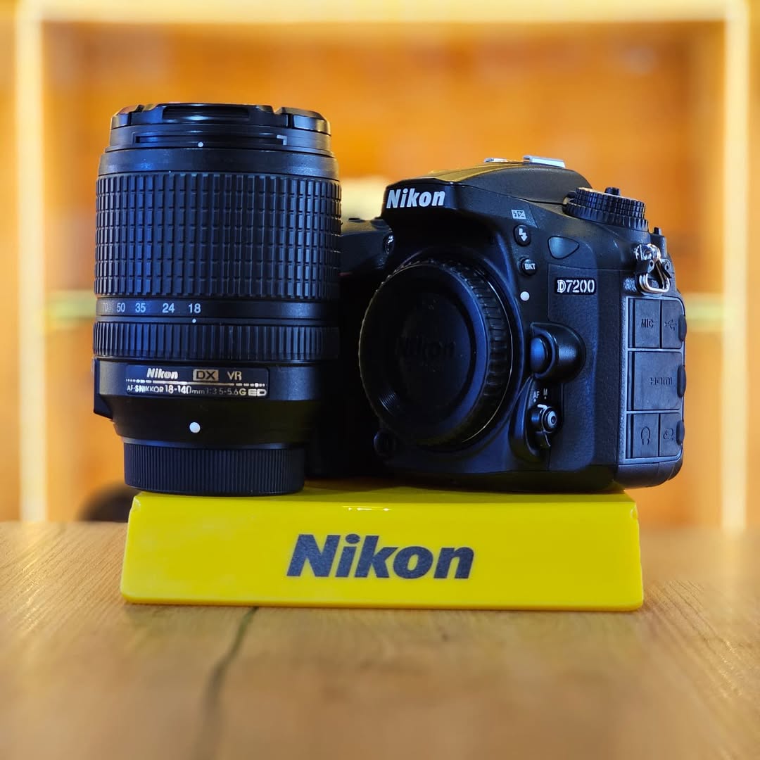 Nikon D7200 + lente NIKKOR 18-140mm