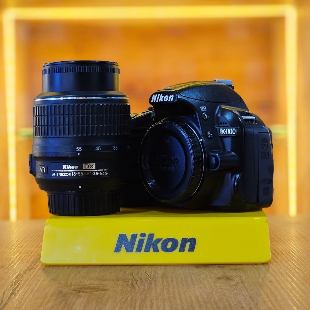 Nikon D3100 + lente NIKKOR 18-55mm