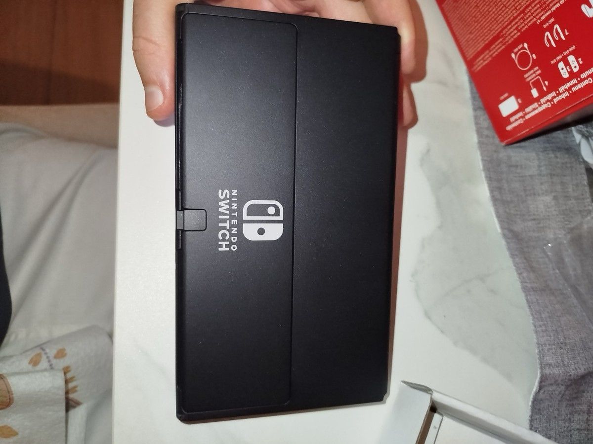 Nintendo Switch OLED – Modelo Neon Blue/Red (Nueva sin uso)