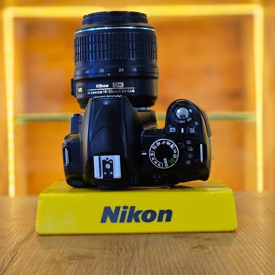 Nikon D3100 + lente NIKKOR 18-55mm