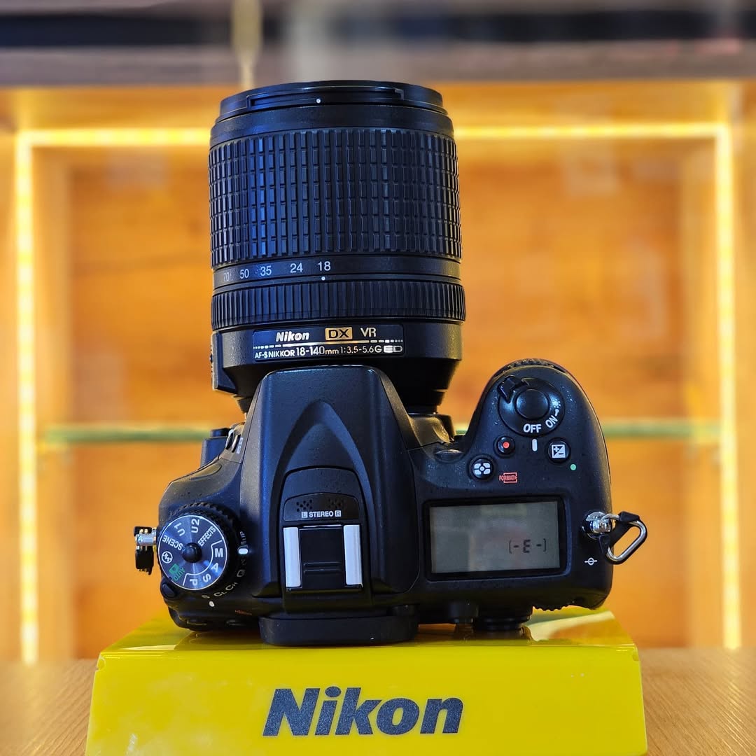 Nikon D7100 + Lente Nikkor 18-140mm VR DX AF-S
