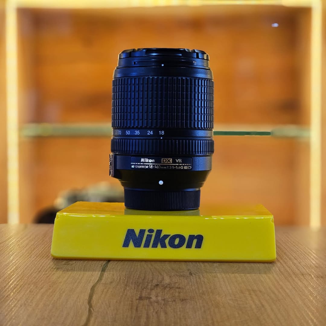 Nikon D7200 + lente NIKKOR 18-140mm
