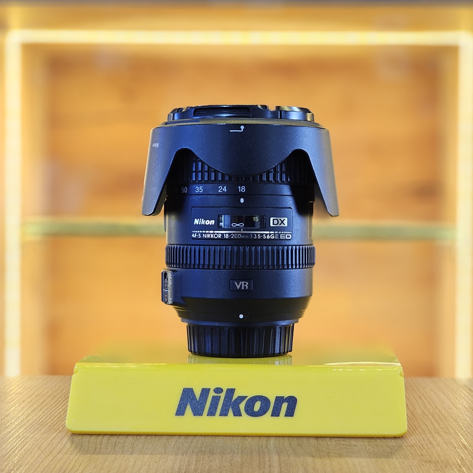 Nikon D5600 + Lente Nikkor 18-200mm VR DX AF-S