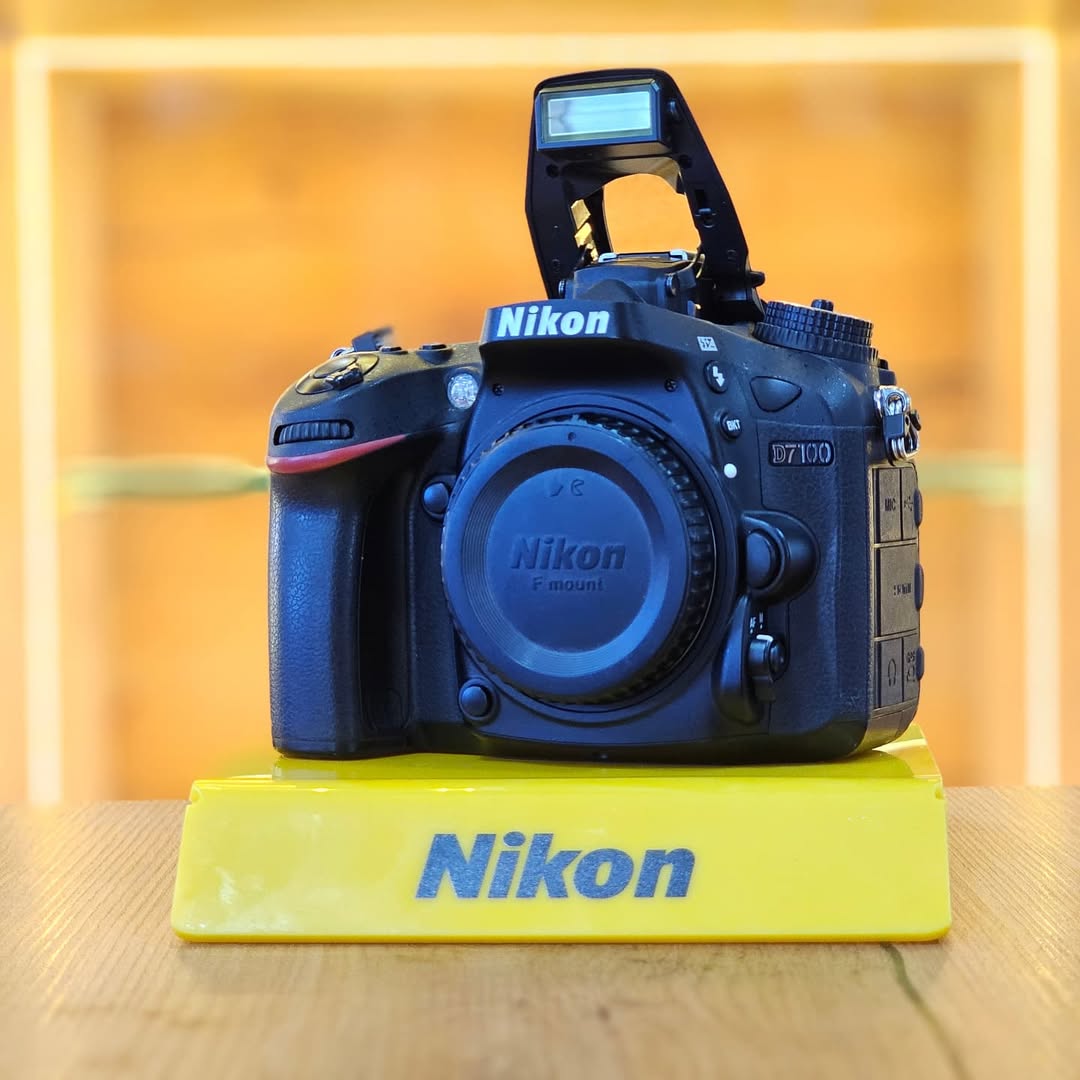 Nikon D7100 + Lente Nikkor 18-140mm VR DX AF-S