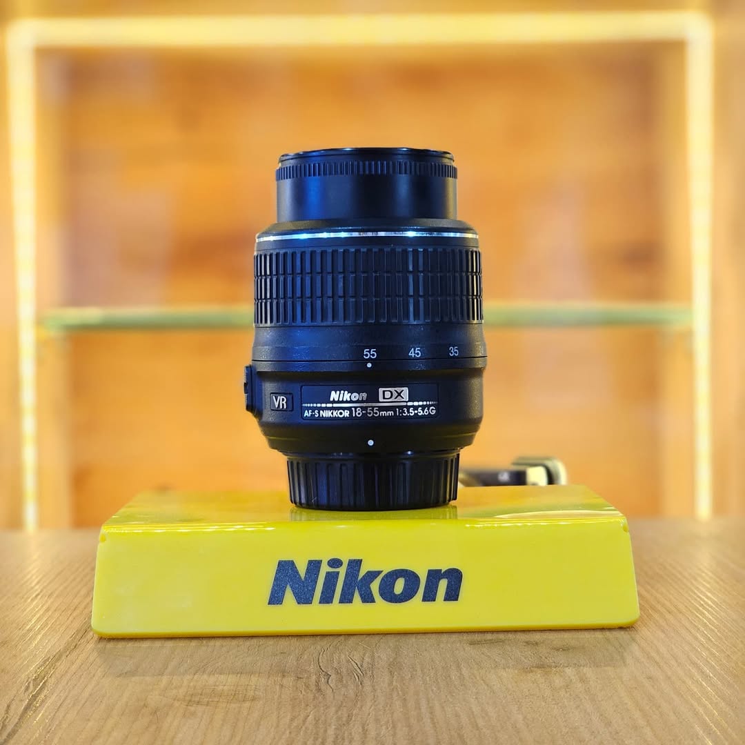 Nikon D3100 + lente NIKKOR 18-55mm