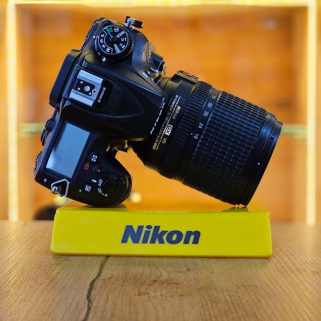 Nikon D7200 + lente NIKKOR 18-140mm