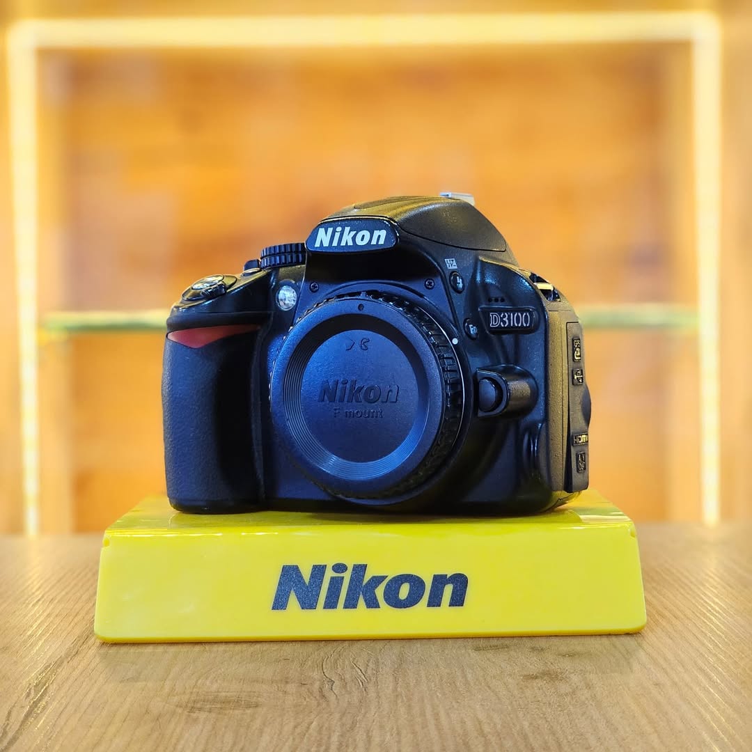 Nikon D3100 + lente NIKKOR 18-55mm