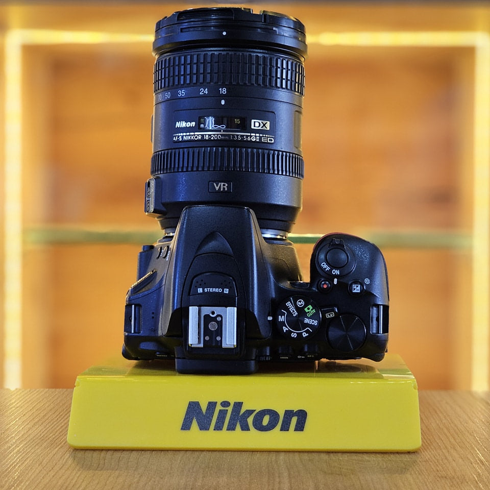 Nikon D5600 + Lente Nikkor 18-200mm VR DX AF-S