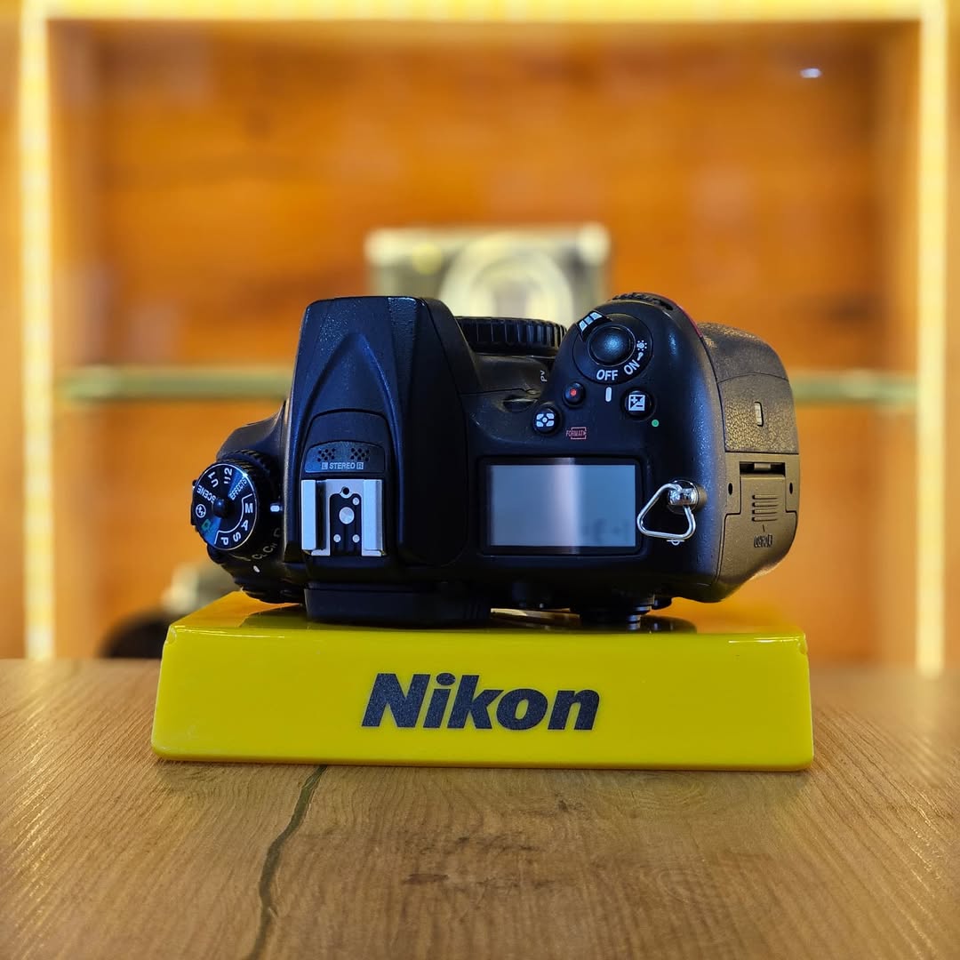 Nikon D7200 + lente NIKKOR 18-140mm