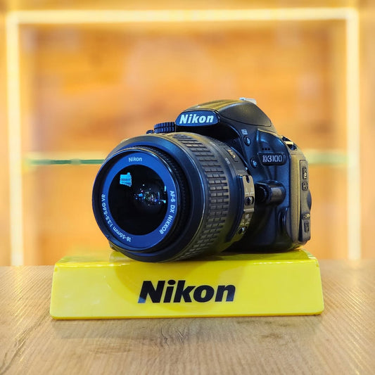 Nikon D3100 + lente NIKKOR 18-55mm