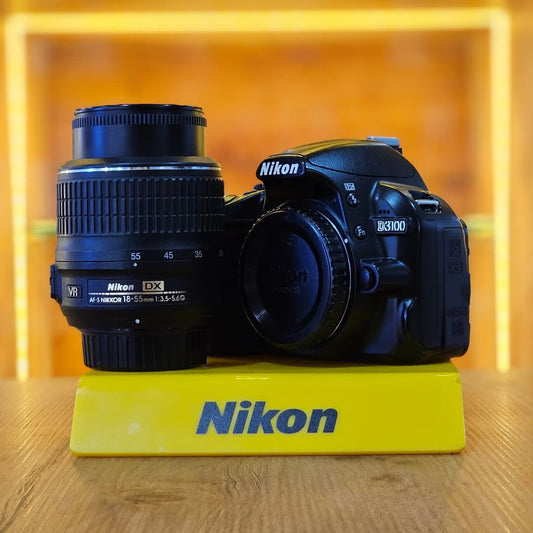 Nikon D3100 + lente NIKKOR 18-55mm