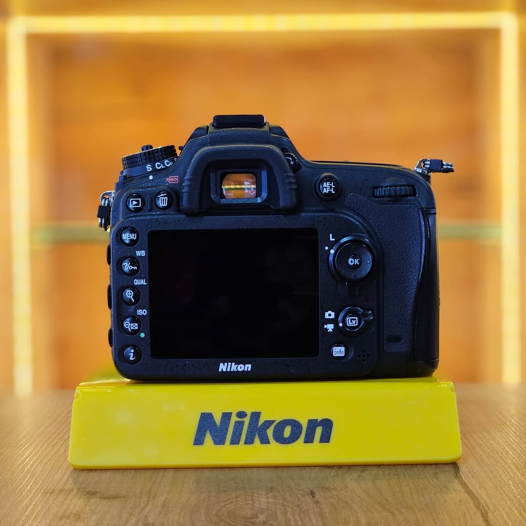 Nikon D7100 + Lente Nikkor 18-140mm VR DX AF-S