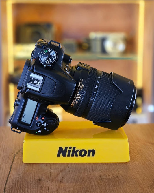Nikon D7500 + lente NIKKOR 18-140mm