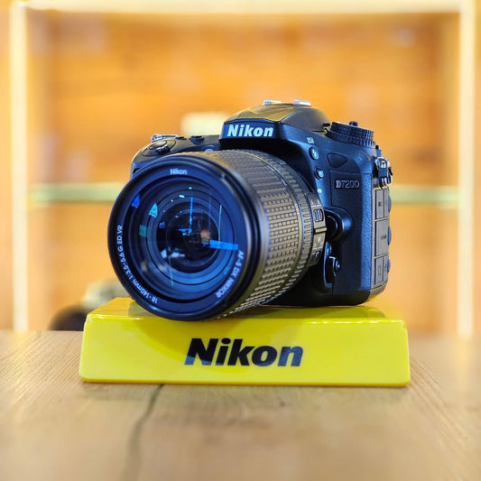 Nikon D7200 + lente NIKKOR 18-140mm